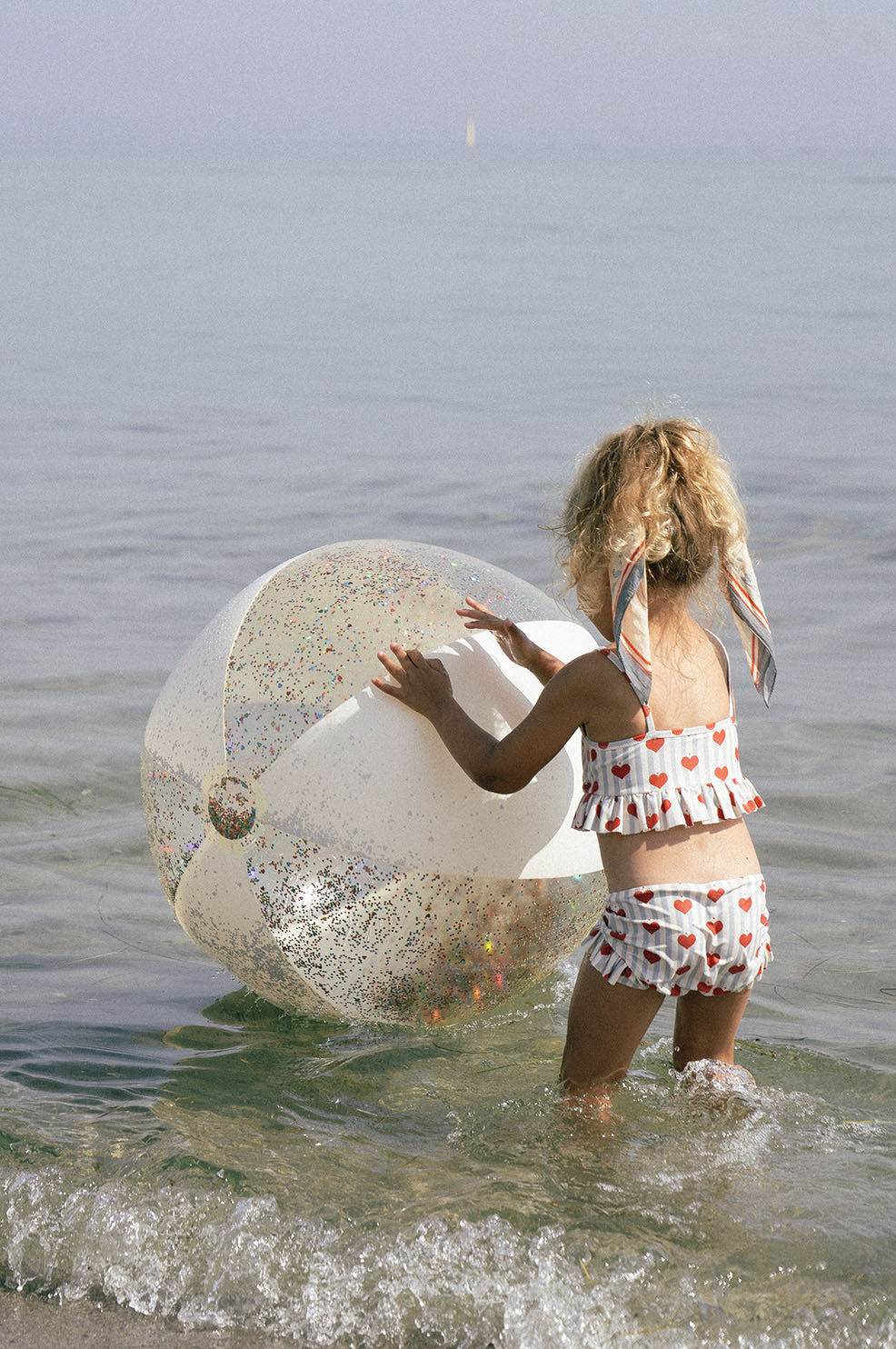 Duża dmuchana piłka plażowa z konfetti Konges Slojd