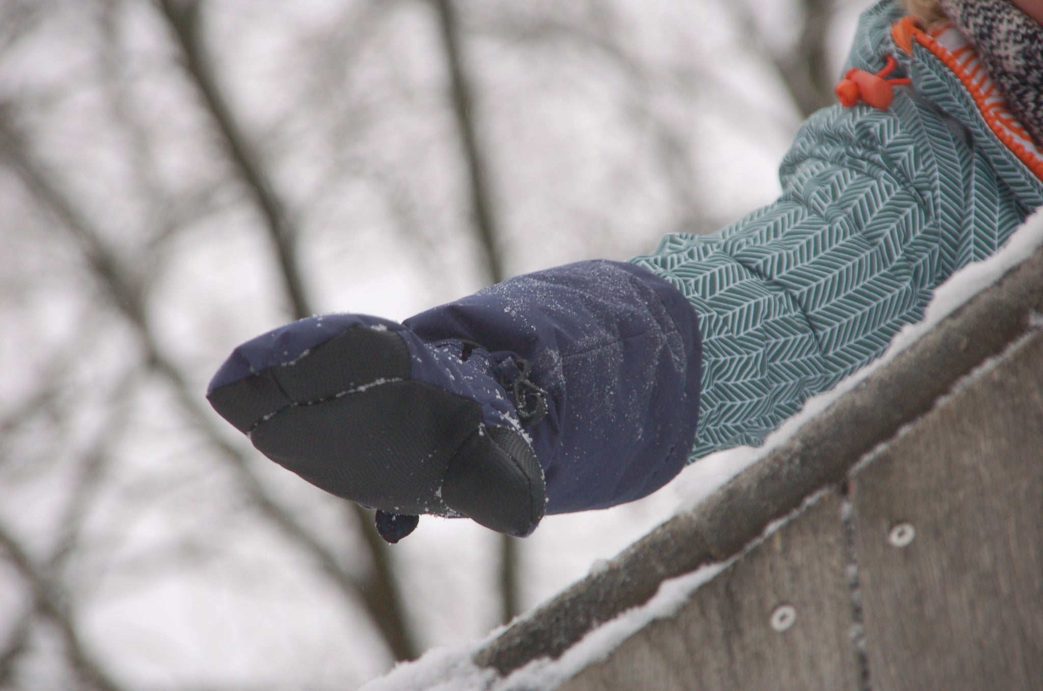 Ducksday útulné palčiakové rukavice v tmavo modrej farbe