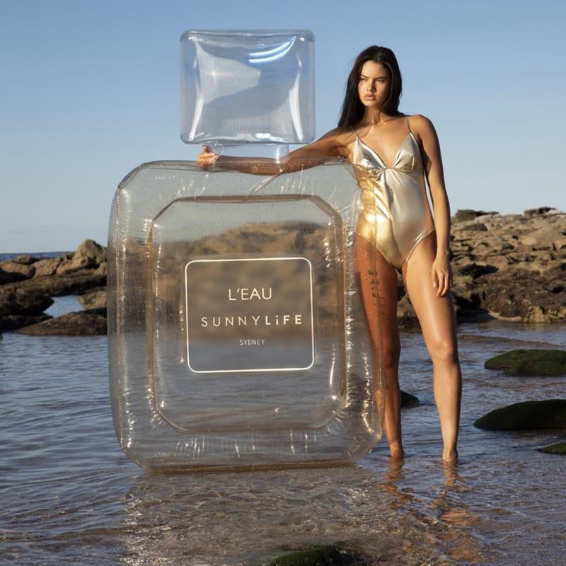 Sunnylife – Dmuchany materac do pływania Luxe Lie-On - Parfum Champagne